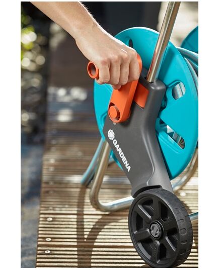 Тележка GARDENA для шланга CleverRoll S с шлангом Classic 20 м (13 мм (1/2") и комплектом для полива, изображение 3 от магазина Планета Инструмент Тележка GARDENA для шланга CleverRoll S с шлангом Classic 20 м (13 мм (1/2") и комплектом для полива, изображение 3