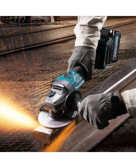 Акк. угловая шлиф. машина MAKITA GA005GU201, XGT BL 40В, 125 мм, 8500 об/м, 2x4.0Ач. BL4040F, DC40RA, Makpac4, изображение 9