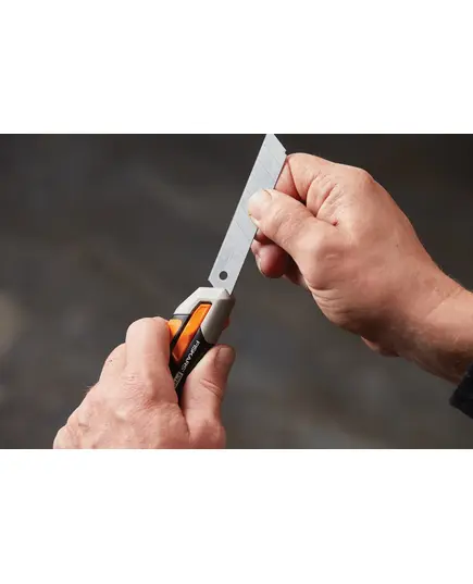 Нож строительный FISKARS CarbonMax, с выдвижным, сменным лезвием, 18 мм (1027227), изображение 7